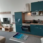 Gutbau Com, Whole Apartment 4U Alone, Self-Check-In, Top-Location, Underground & Shops Under Window, Order Pizza From Window, 3-5Min Walking To Swimming & Footbal Stadion, Wake-Up In Sunshine