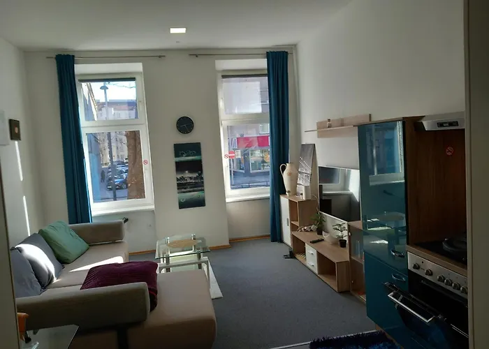 Gutbau Com, Whole Apartment 4U Alone, Self-Check-In, Top-Location, Underground & Shops Under Window, Order Pizza From Window, 3-5Min Walking To Swimming & Footbal Stadion, Wake-Up In Sunshine