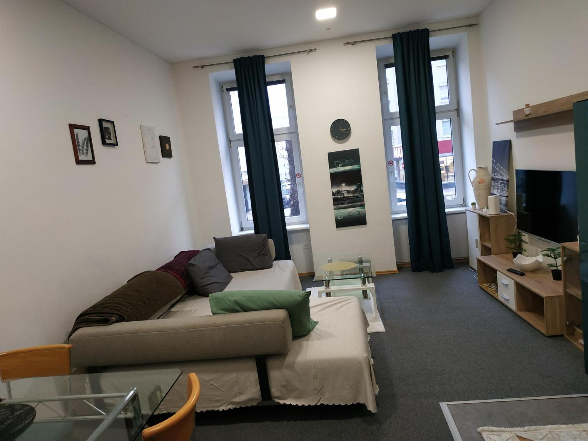 Gutbau Com, Whole 4u Alone, Self-check-in, Top-location, Underground & Shops Under Window, Order Pizza From Window, 3-5min Walking To Swimming & Footbal Stadion, Wake-up In Sunshine *