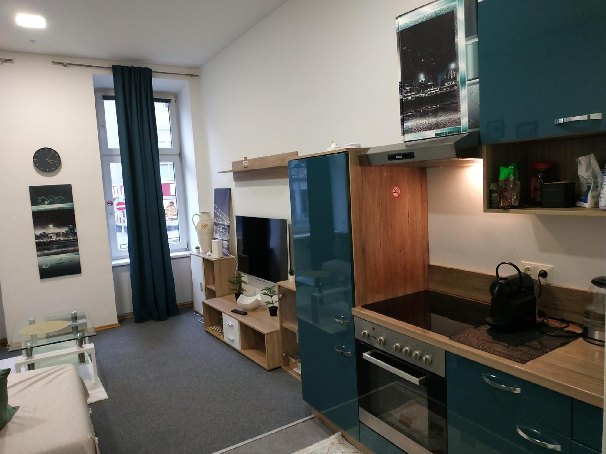 Apartment Gutbau Com, Whole 4u Alone, Self-check-in, Top-location, Underground & Shops Under Window, Order Pizza From Window, 3-5min Walking To Swimming & Footbal Stadion, Wake-up In Sunshine